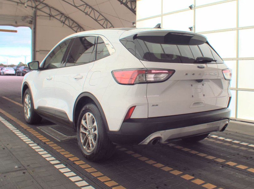 2021 Ford Escape SE photo 3