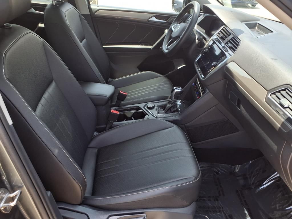 2022 Volkswagen Tiguan SE photo 18