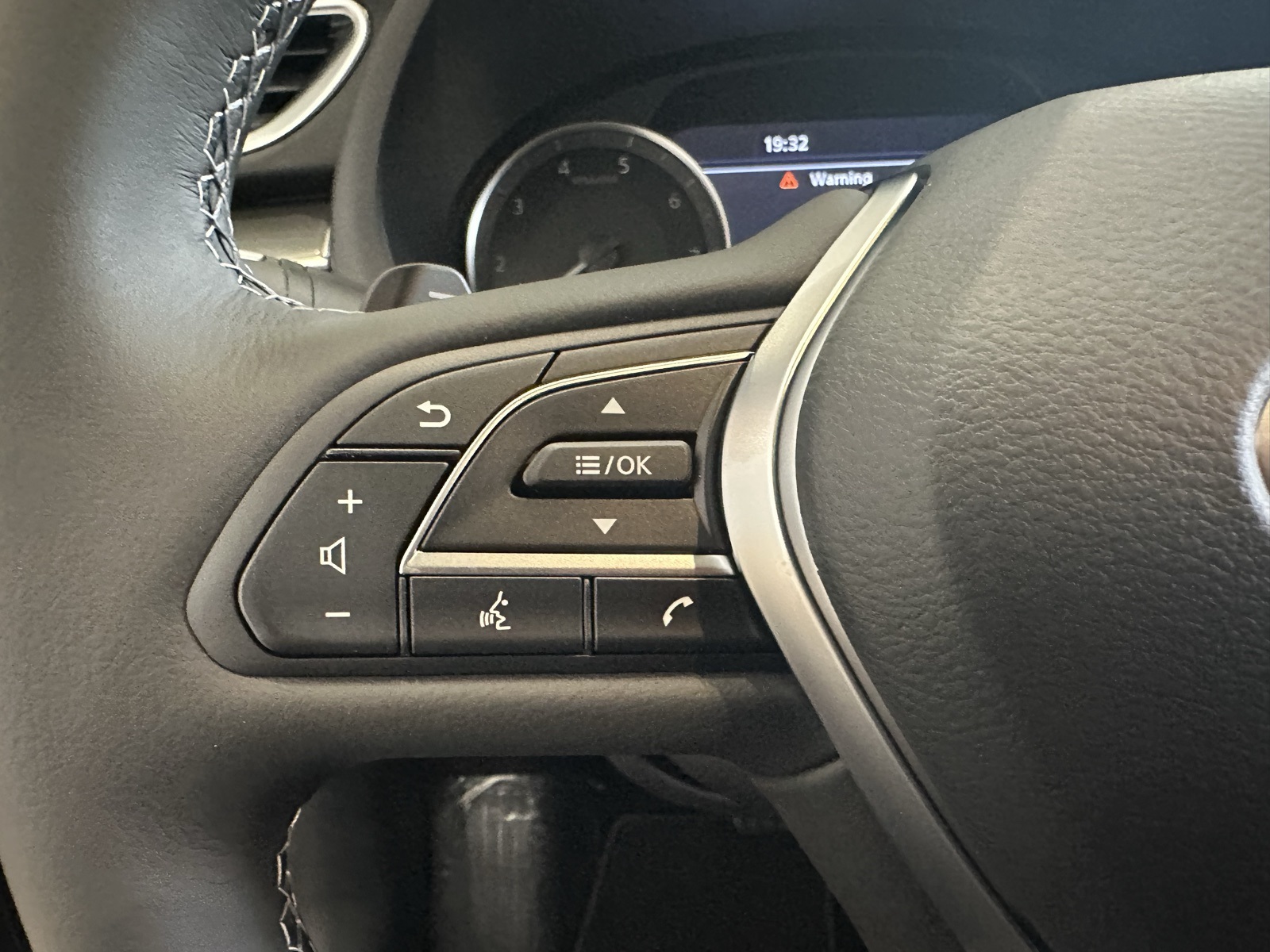 2025 Infiniti QX50 Luxe AWD photo 16