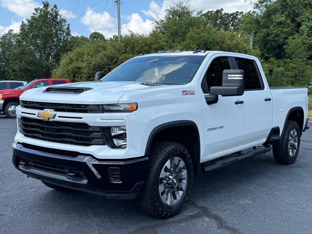 2024 Chevrolet Silverado 2500HD Custom photo 7
