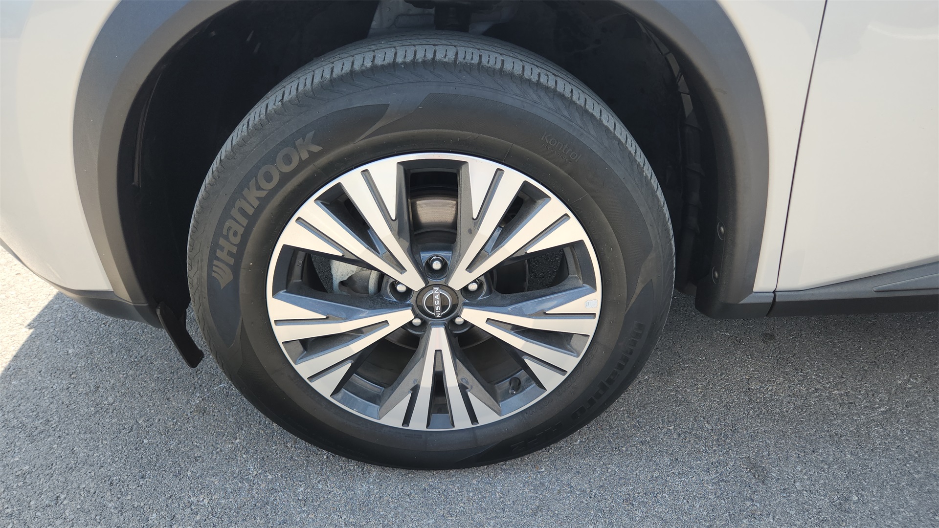 2023 Nissan Rogue SV photo 25