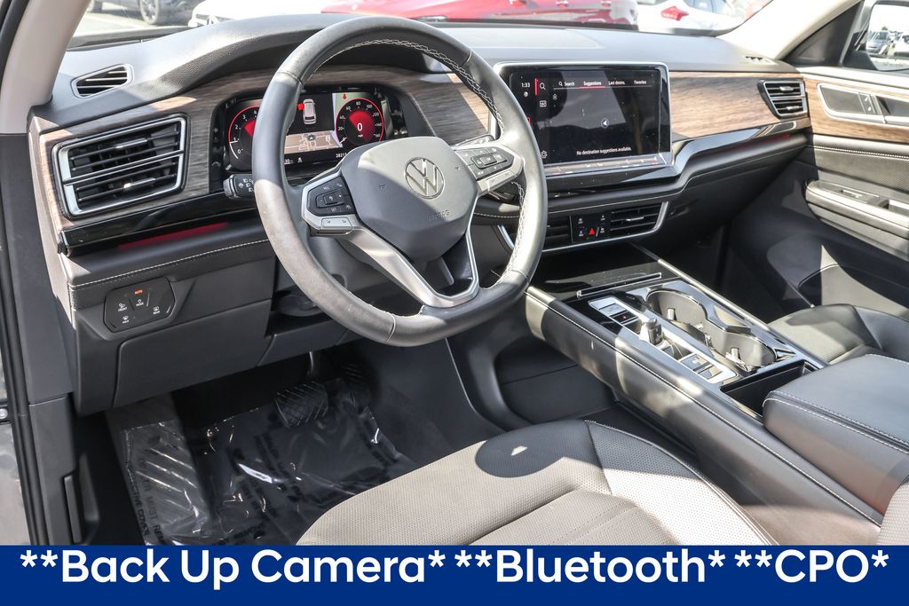 2024 Volkswagen Atlas SEL photo 2