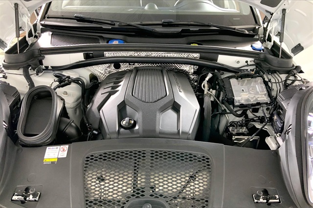 2023 Porsche Macan T photo 25