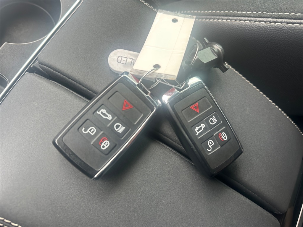 2023 Land Rover Range Rover Velar R-Dynamic S photo 28