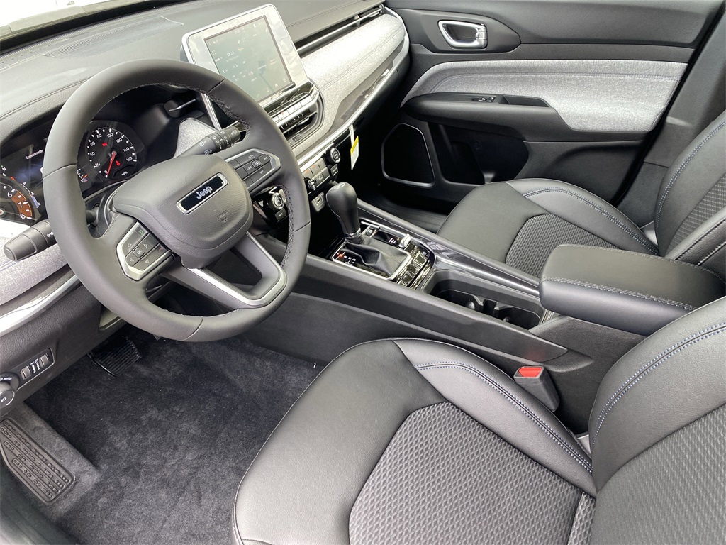 2025 Jeep Compass Latitude photo 12