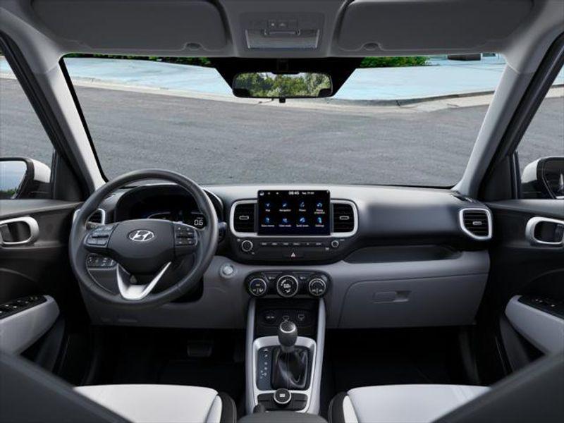2025 Hyundai Venue SEL photo 4