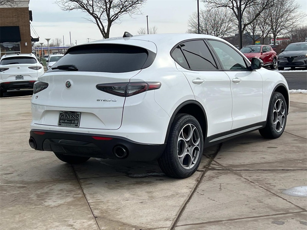 2025 Alfa Romeo Stelvio Sprint photo 5