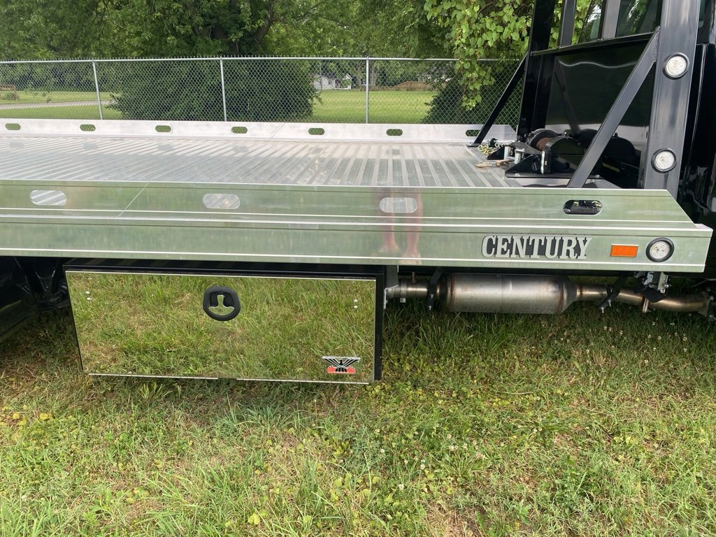 2023 Chevrolet Silverado 6500HD LT photo 4