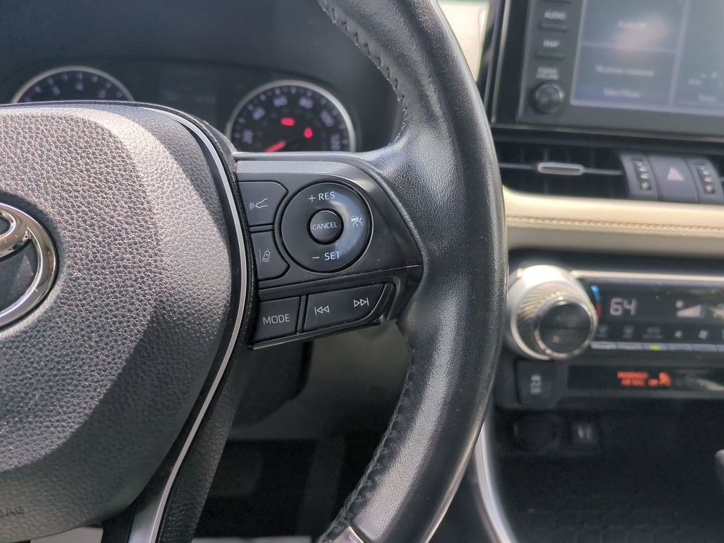 2019 Toyota RAV4 XLE Premium photo 25