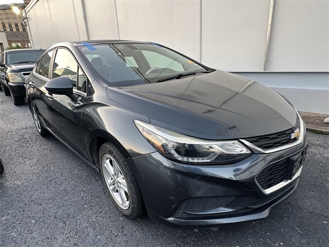 2018 Chevrolet Cruze LT photo 2