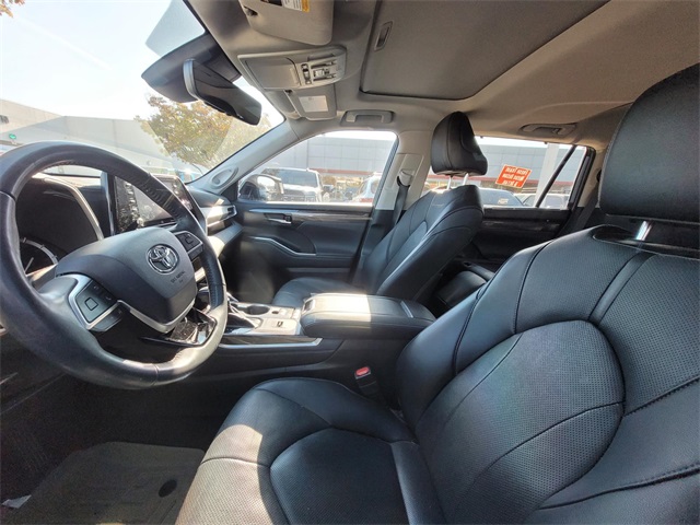 2022 Toyota Highlander Limited photo 3