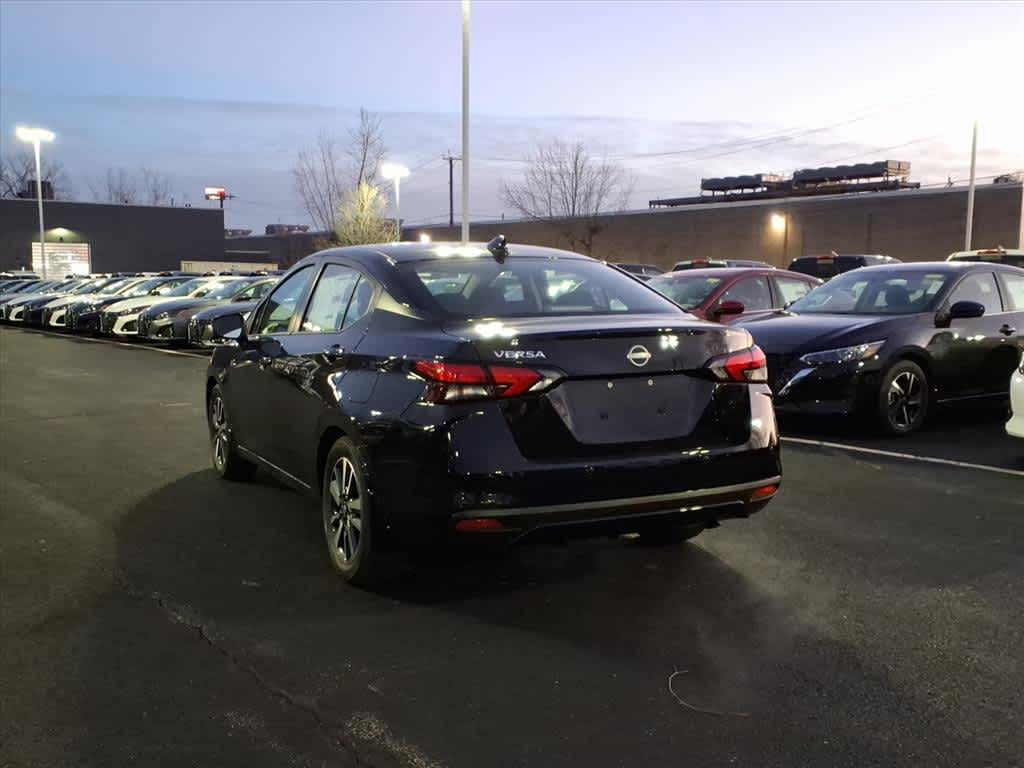 2025 Nissan Versa SV photo 4