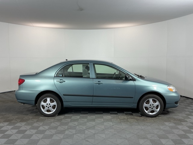 2005 Toyota Corolla CE photo 4
