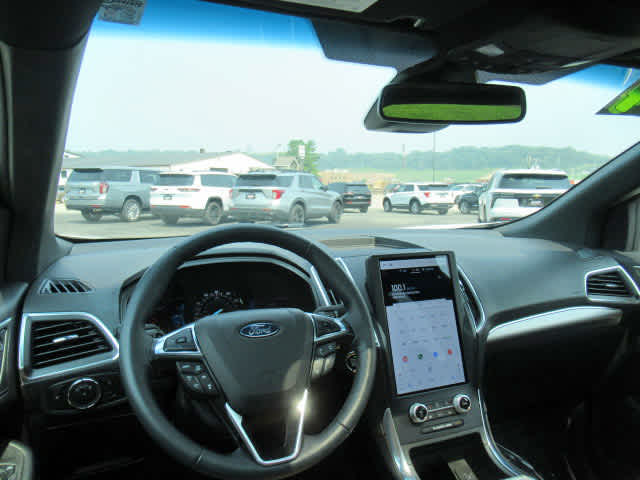2024 Ford Edge Titanium photo 6