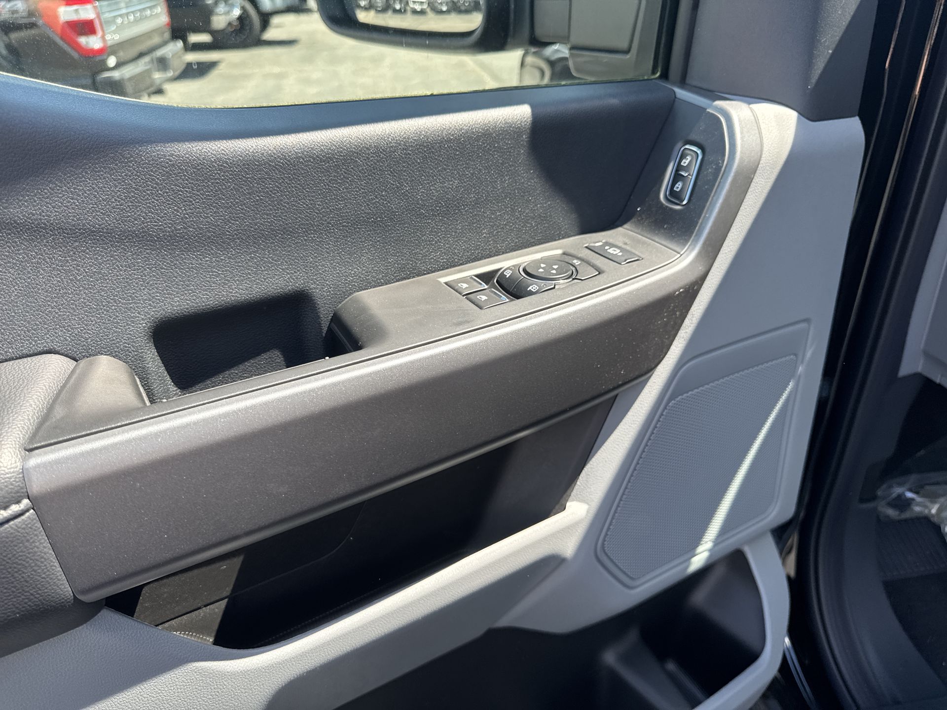 2025 Ford F-350 XLT photo 4