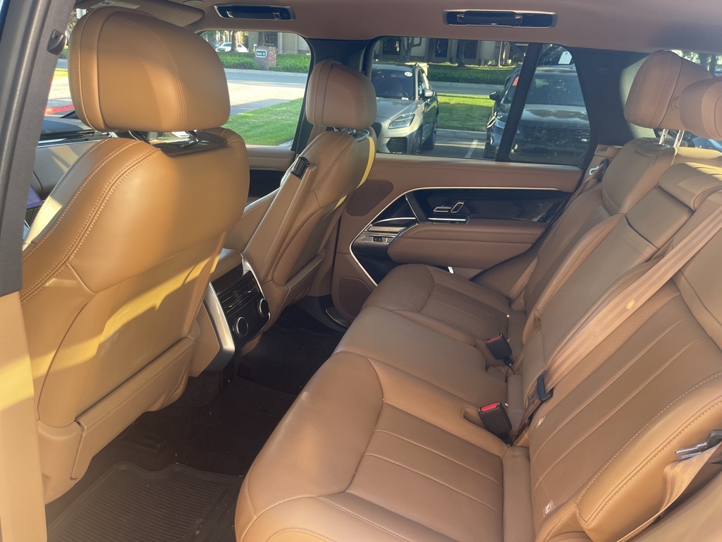 2023 Land Rover Range Rover SE photo 8