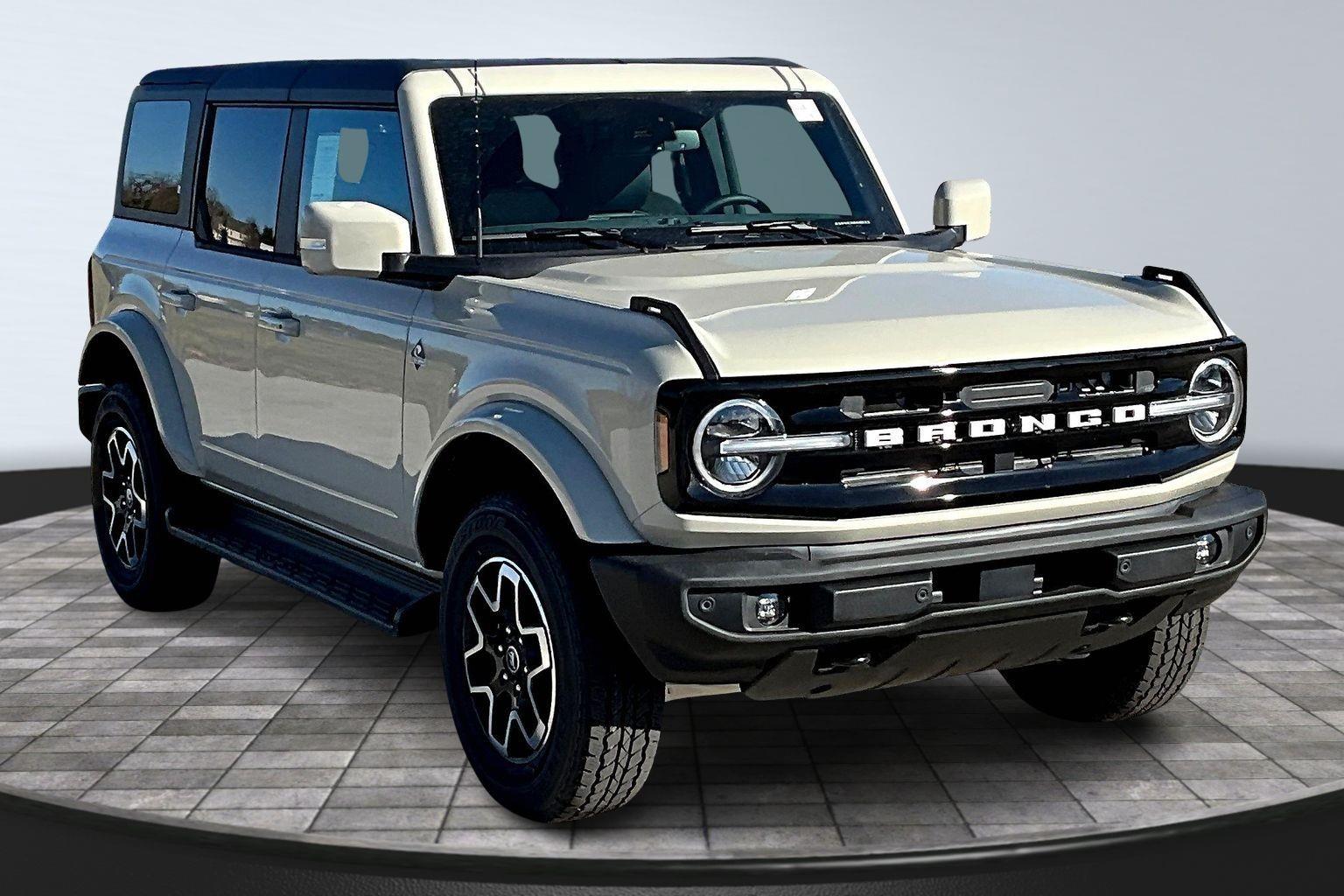 2025 Ford Bronco 4-Door Outer Banks's photo