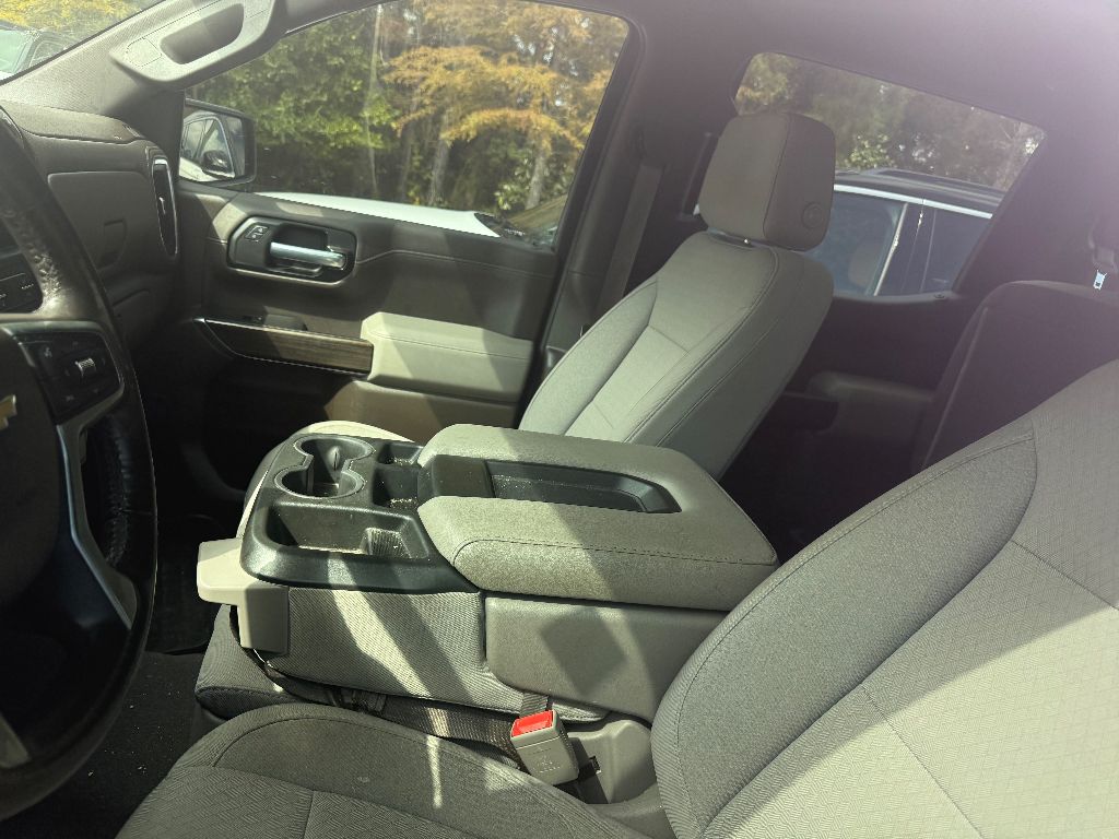 2021 Chevrolet Silverado 1500 LT photo 3