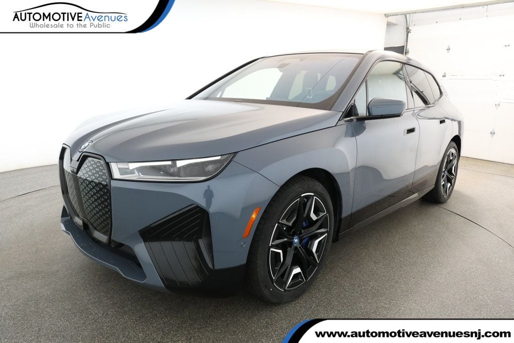 2023 BMW iX Base's photo