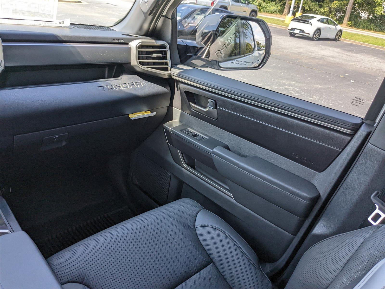 2025 Toyota Tundra SR5 CrewMax photo 9