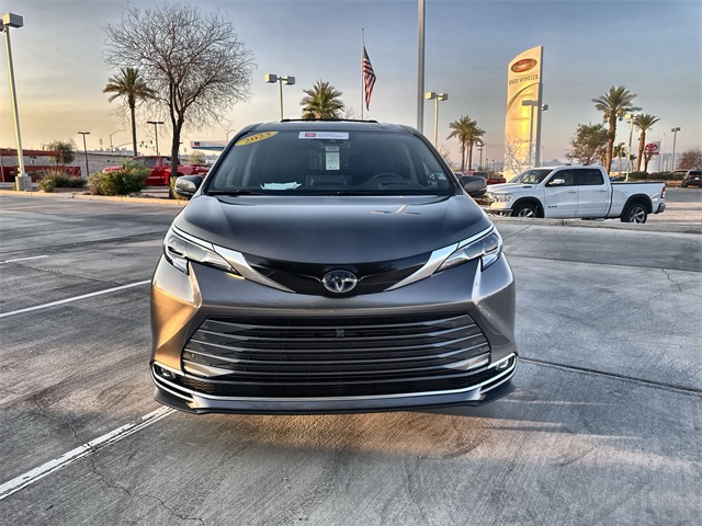 2023 Toyota Sienna Platinum photo 2