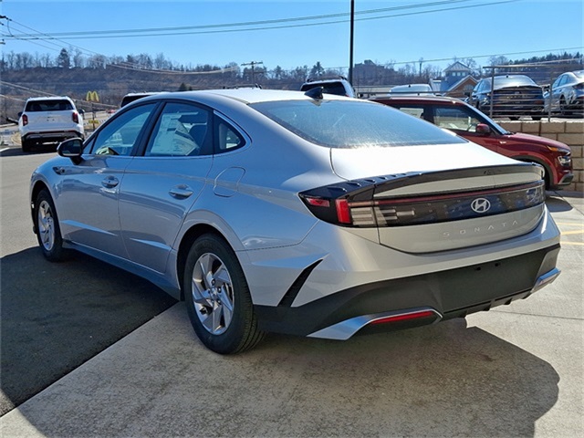 2025 Hyundai Sonata SE photo 4