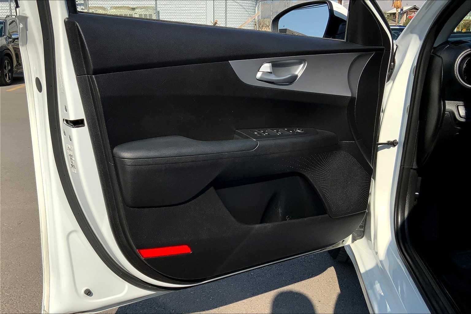 2023 Kia Forte LXS photo 18