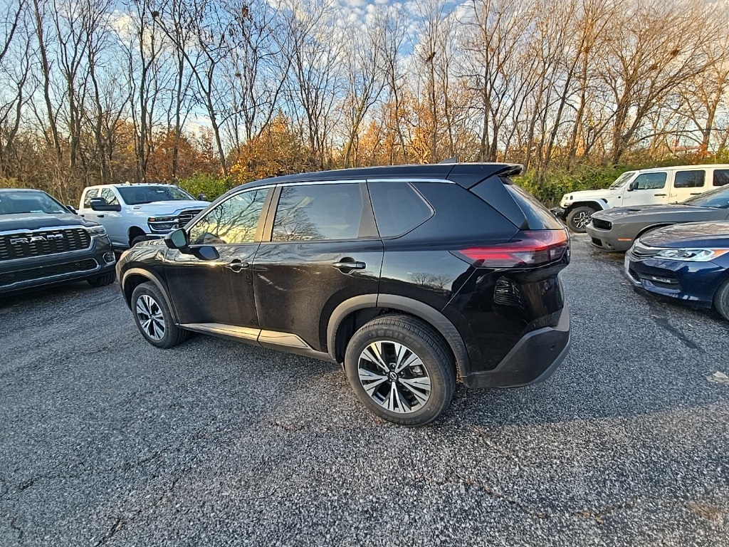 2023 Nissan Rogue SV photo 4