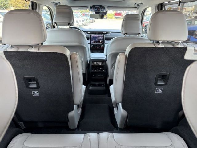 2021 Jeep Grand Cherokee Overland photo 28