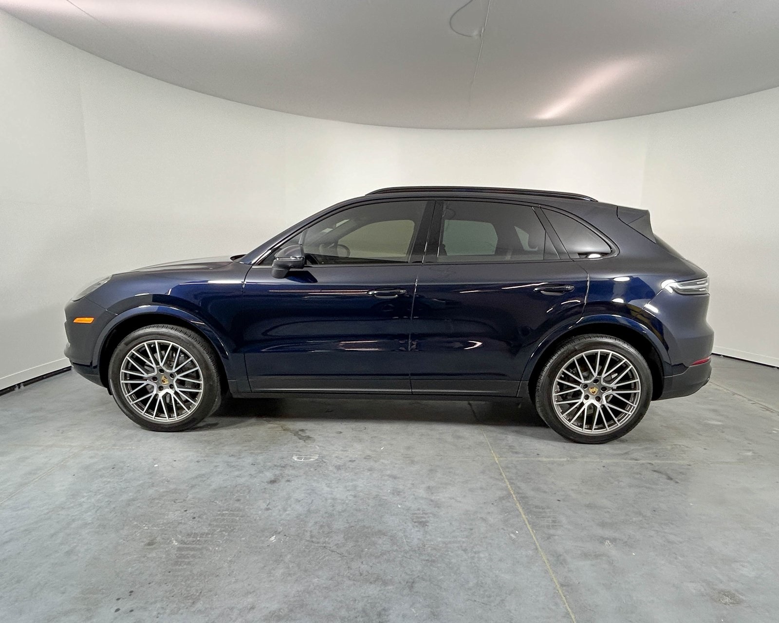 2023 Porsche Cayenne S Platinum Edition photo 2
