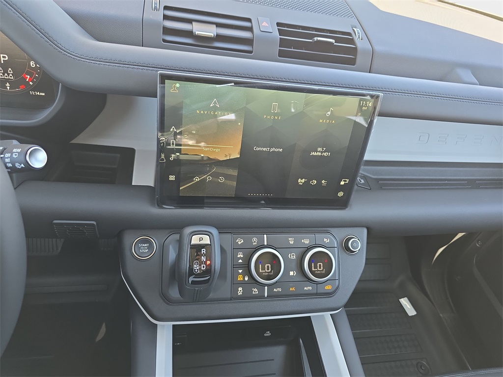 2025 Land Rover Defender 130 S photo 16