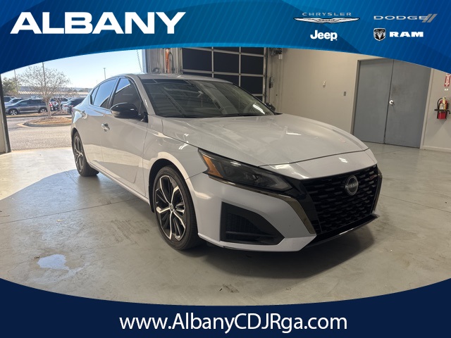 2024 Nissan Altima SR's photo