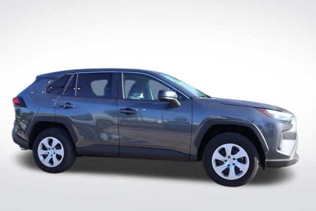 2024 Toyota RAV4 LE photo 5