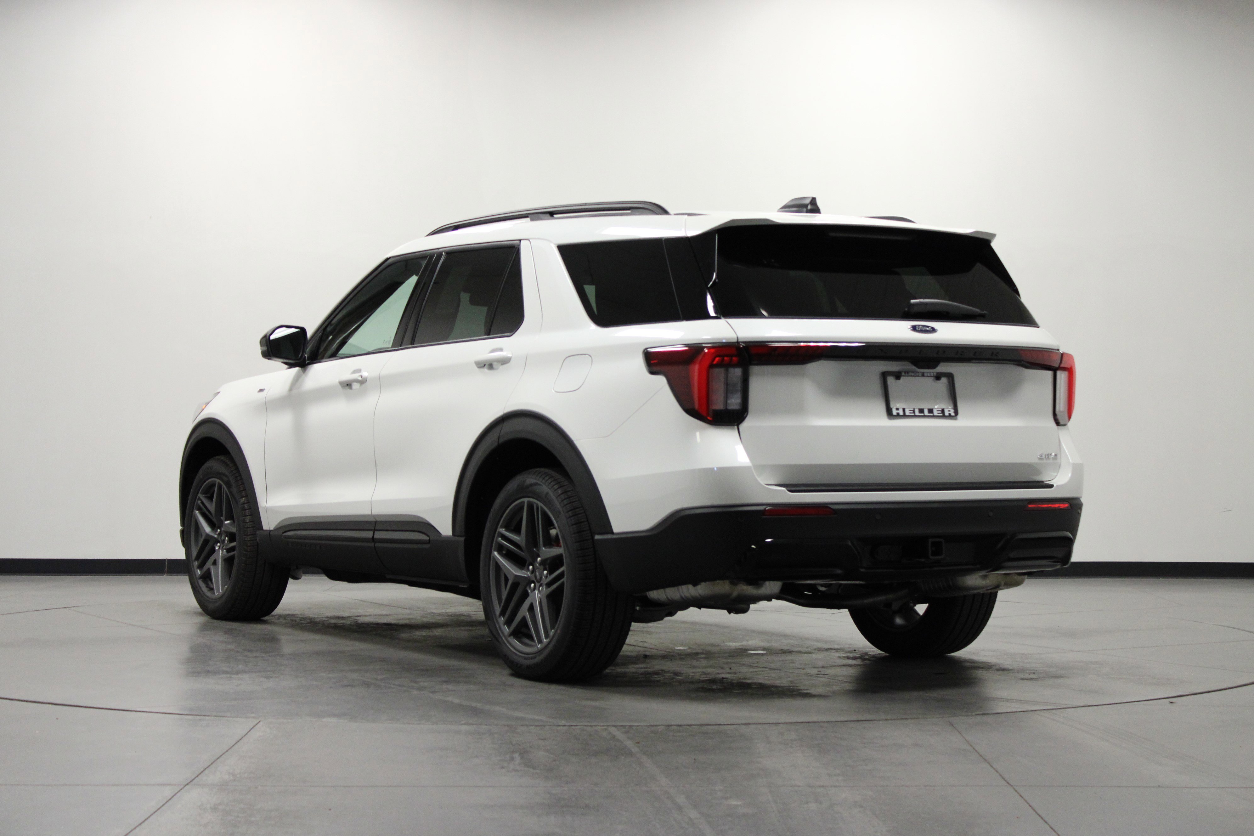 2025 Ford Explorer ST-Line photo 3