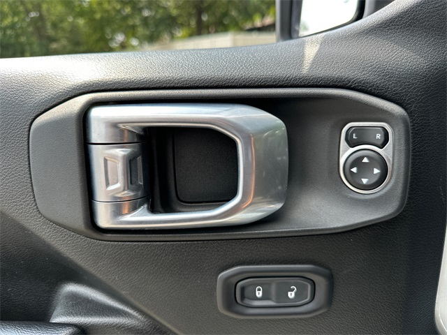 2021 Jeep Gladiator Willys photo 26