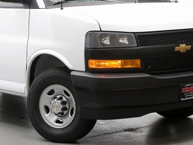2025 Chevrolet Express Cargo 3500 photo 3