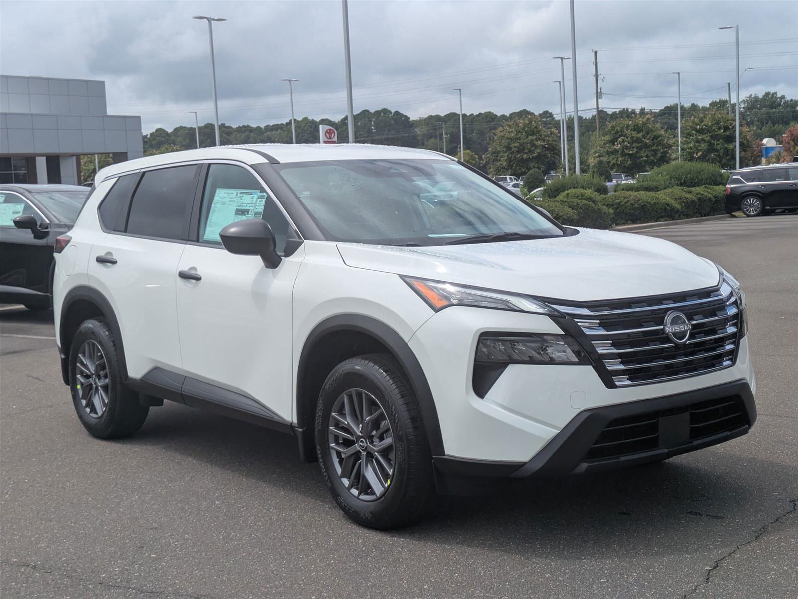 2026 Nissan Rogue S photo 3