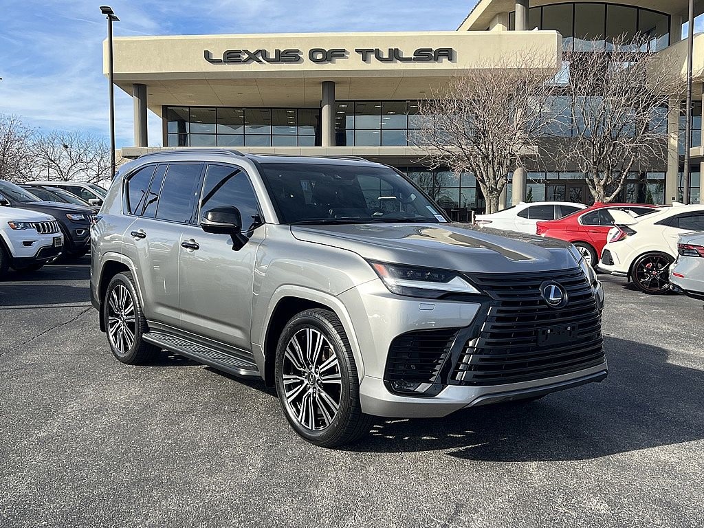 2024 Lexus LX Luxury's photo