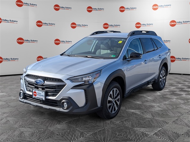 2025 Subaru Outback Premium's photo