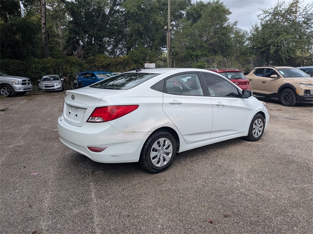2016 Hyundai Accent SE photo 3