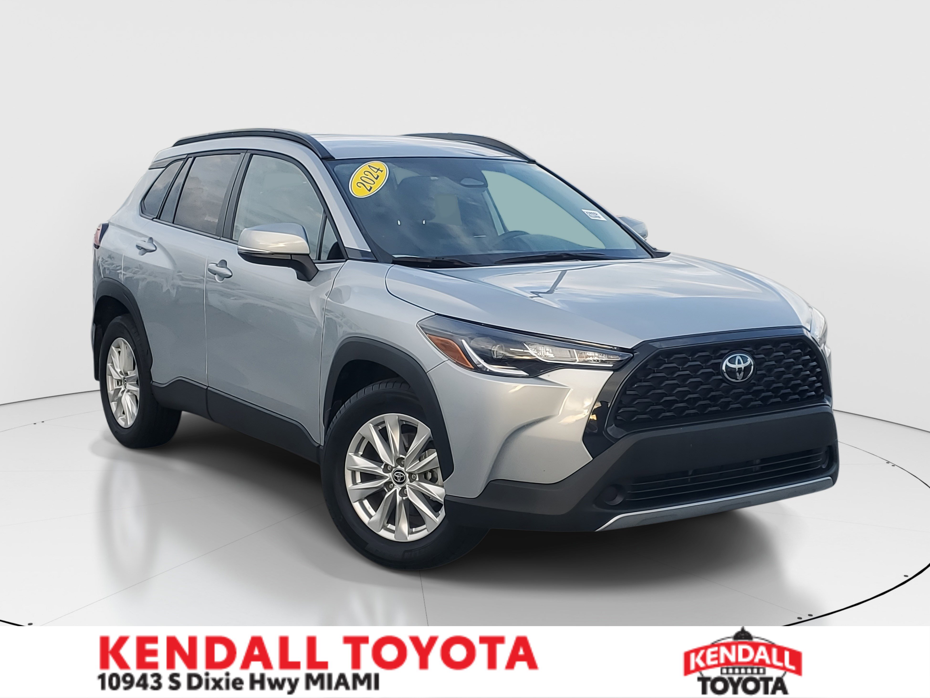 2024 Toyota Corolla Cross LE's photo