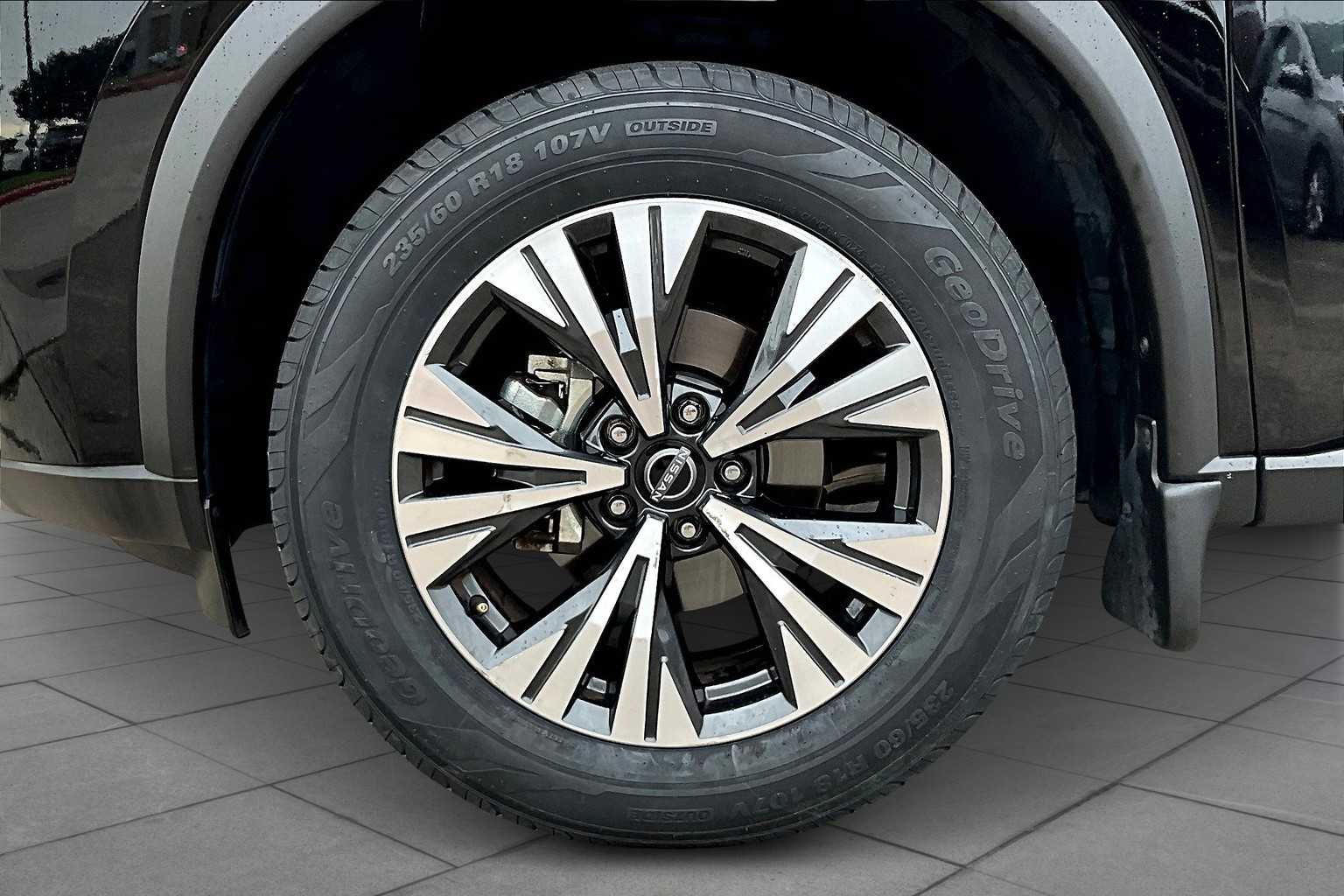 2023 Nissan Rogue SV photo 9