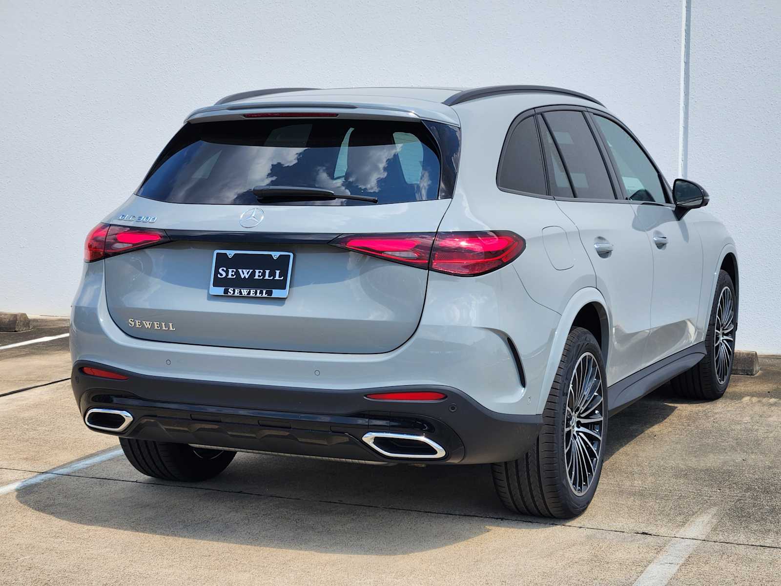 2026 Mercedes Benz GLC 300 photo 4