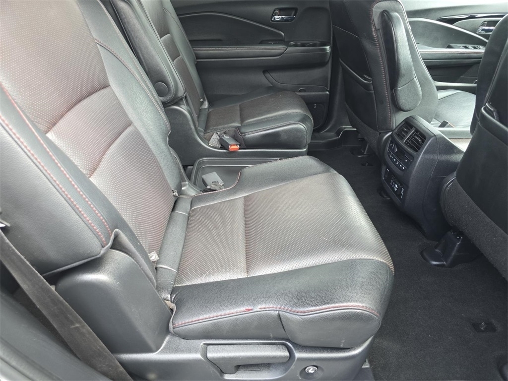 2021 Honda Pilot Black Edition photo 17