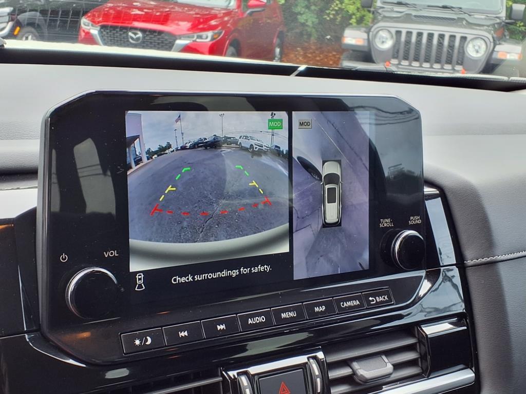 2023 Nissan Pathfinder SL photo 9