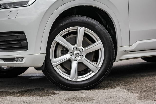 2021 Volvo XC90 Momentum photo 3