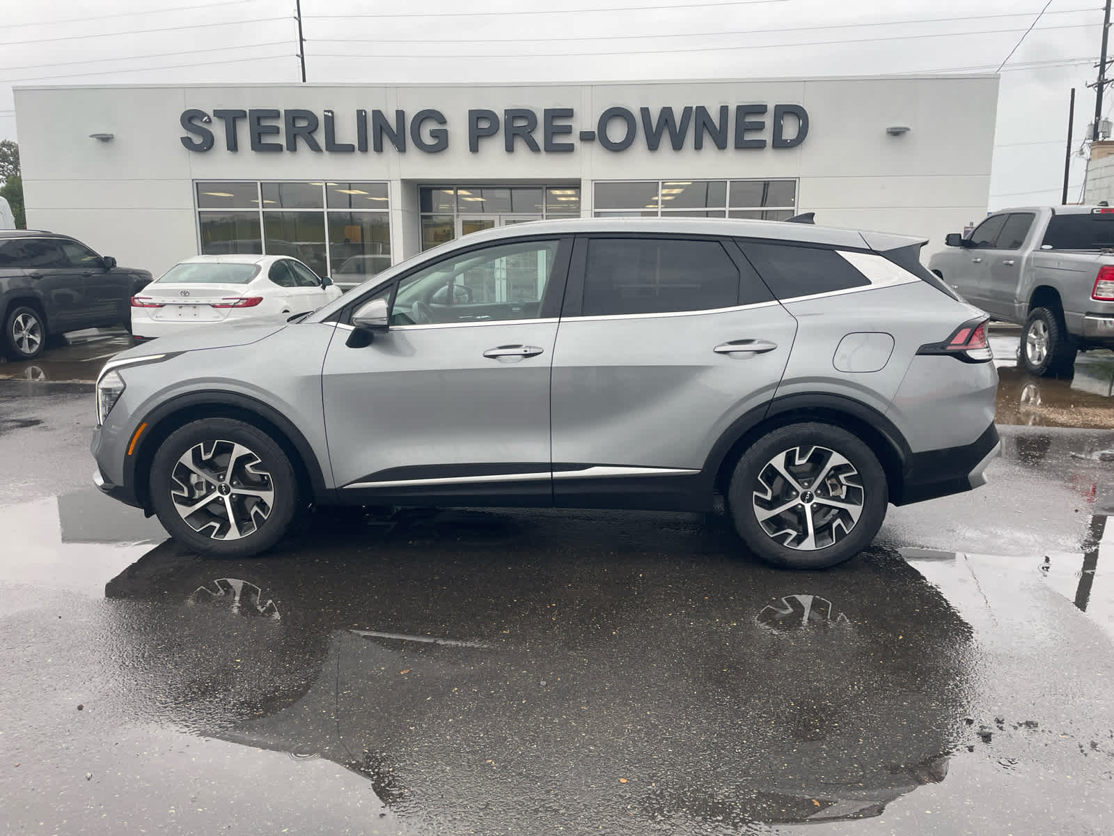 2024 Kia Sportage EX's photo