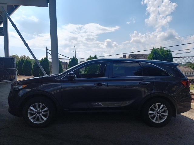 2019 Kia Sorento LX photo 2