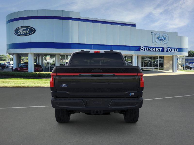2025 Ford F-150 Lightning Lariat photo 4