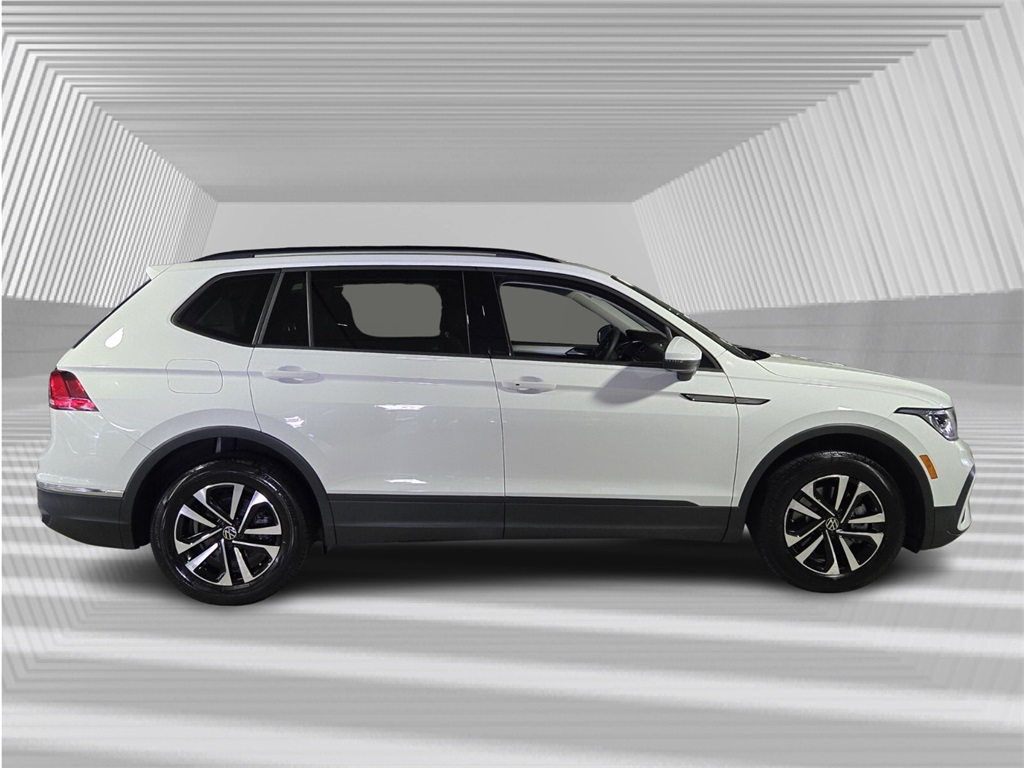 2023 Volkswagen Tiguan S photo 2
